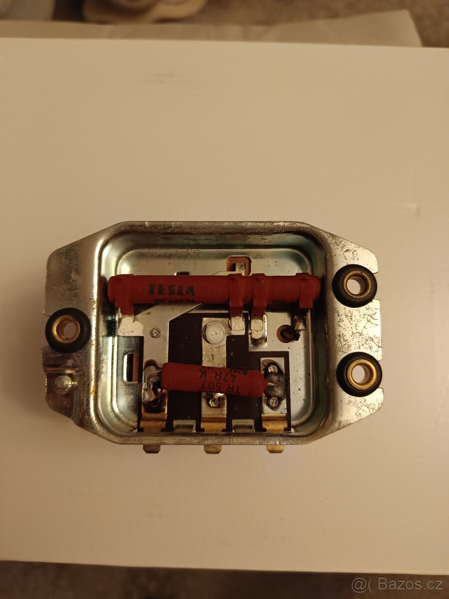 Škoda 100,120 Relé dobíjení - 2