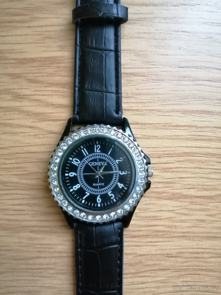 Dámské hodinky zdobené kamínky - 2