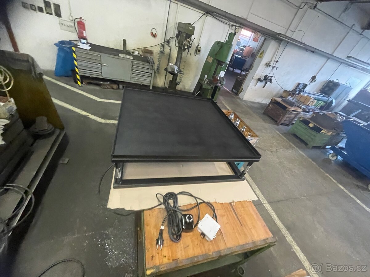 Vobrační stůl 1000x1000mm, vibrátor, vibrační deska - 2