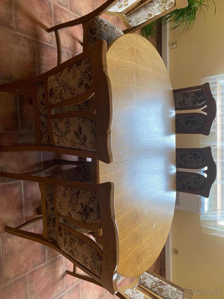 Rozkládací stůl s židlemi - 2