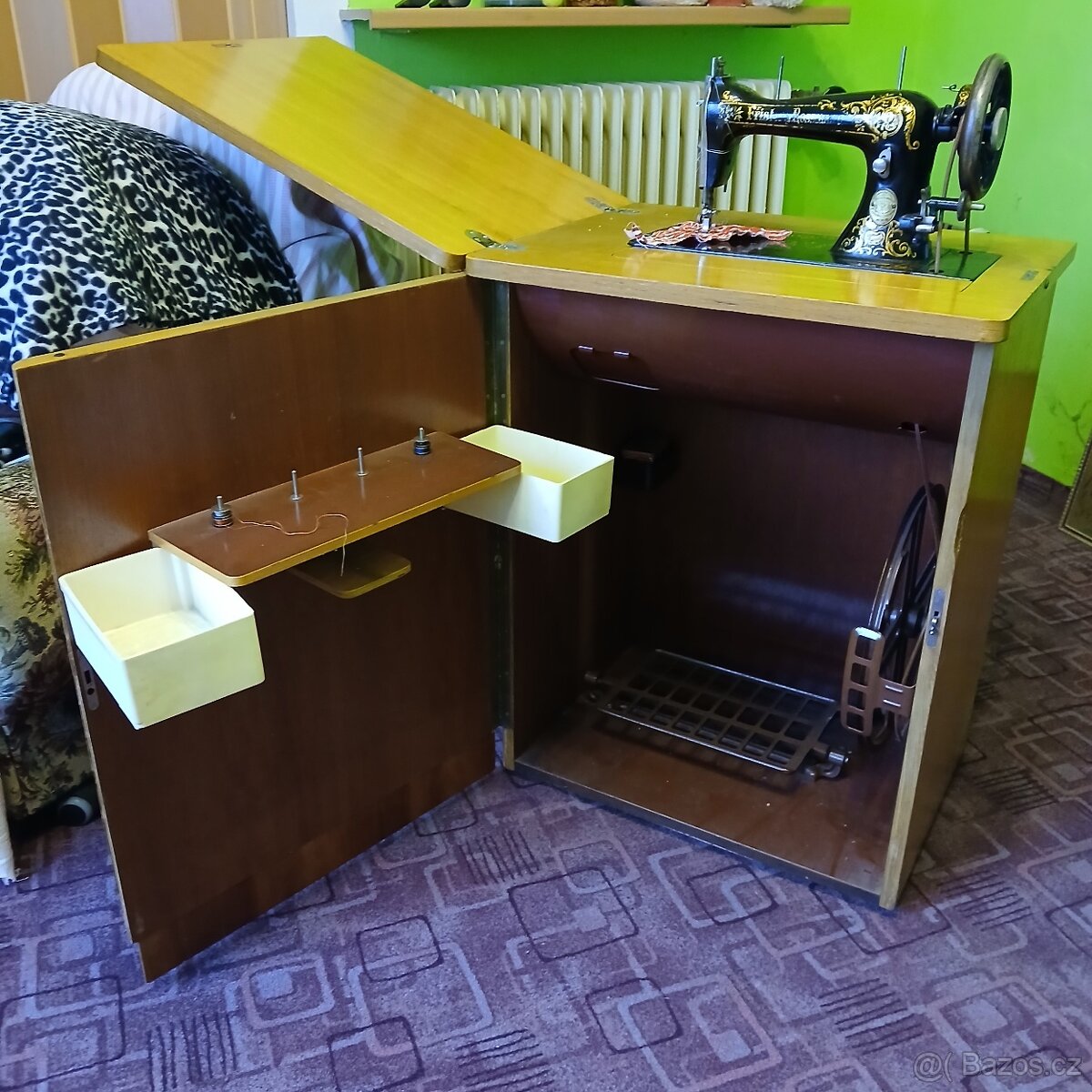 mechanocký šicí stroj - 2