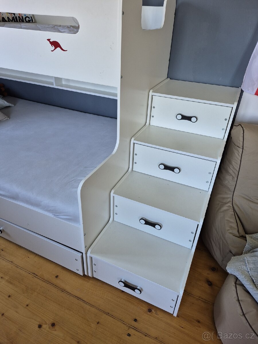 Dětská patrová postel se schůdky a úložným prostorem - 2