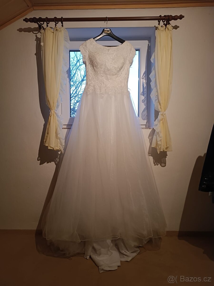 Krajkové svatební šaty - 2