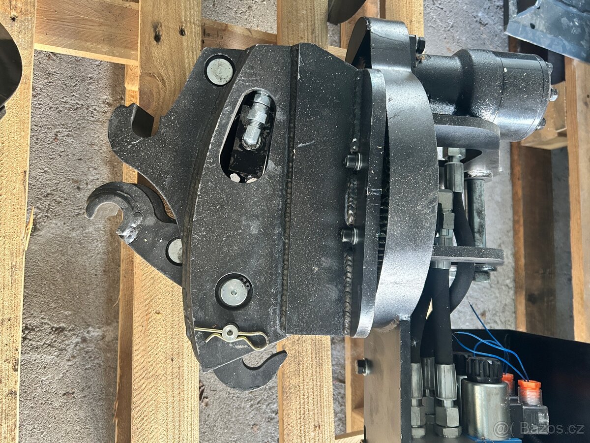 Rotátor na minibagr - 2