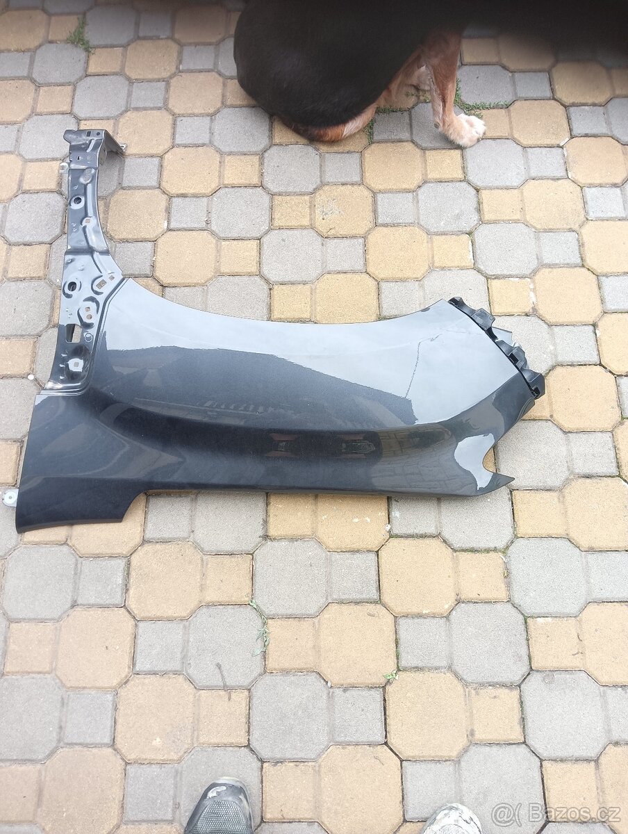 Levý přední blatník Dacia Duster - 2