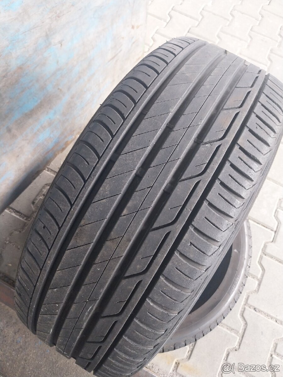 Prodám 2 x letní pneu Bridgestone 215/50/18 - 2