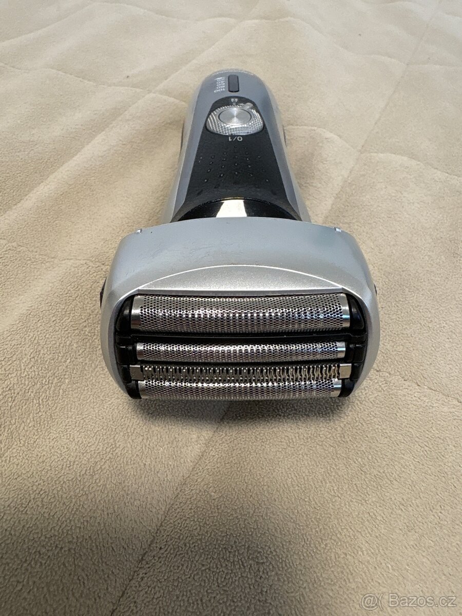 Prodám elektrický holicí strojek Panasonic ES-RF41 - 2