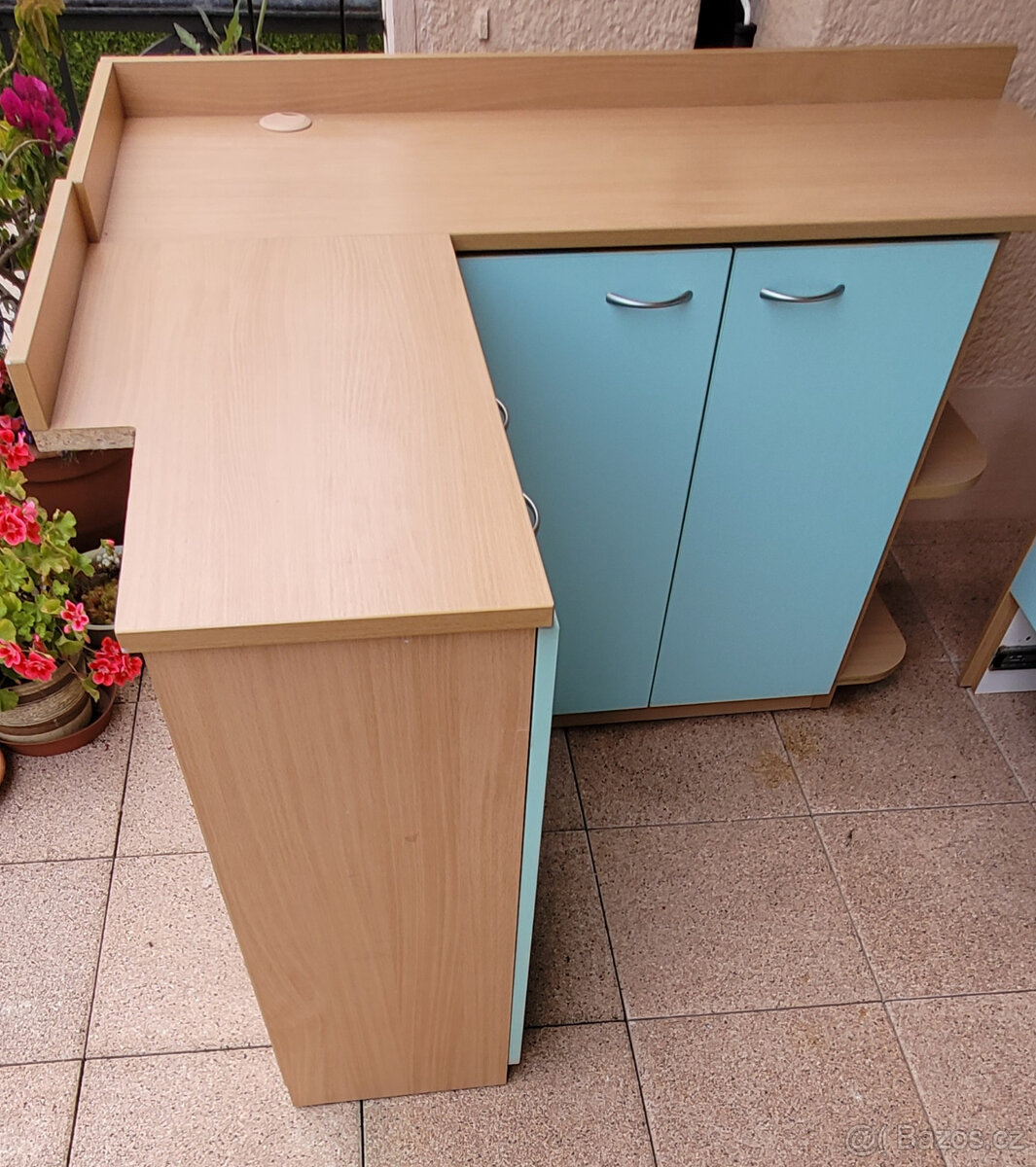 Rohová skříňka na míru z lamina - 2