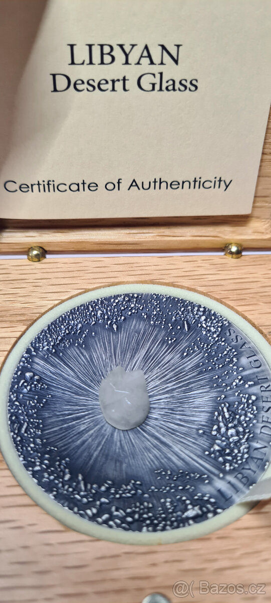 Stříbrná mince s libyjským sklem (stáří 29 mil. let) - 2