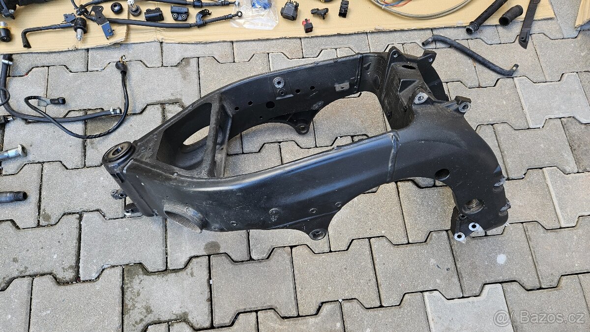 Náhradní díly Yamahu R1 04-06 - 2