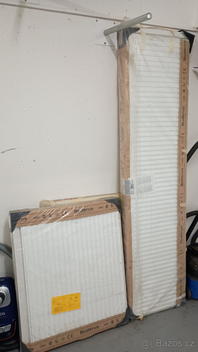 Deskový radiátor Buderus 21 900/1000 - 2