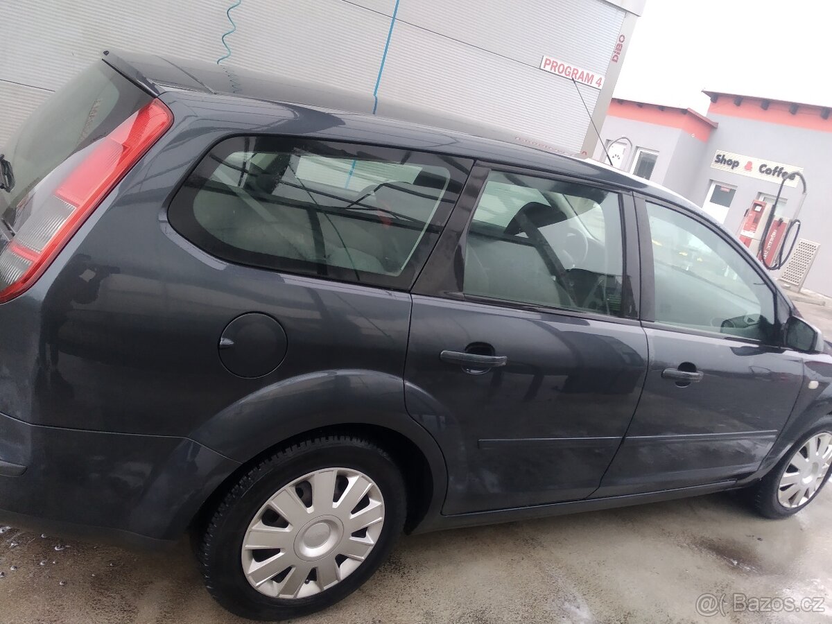 FORD FOCUS 1.4 benzín 2007 - 2