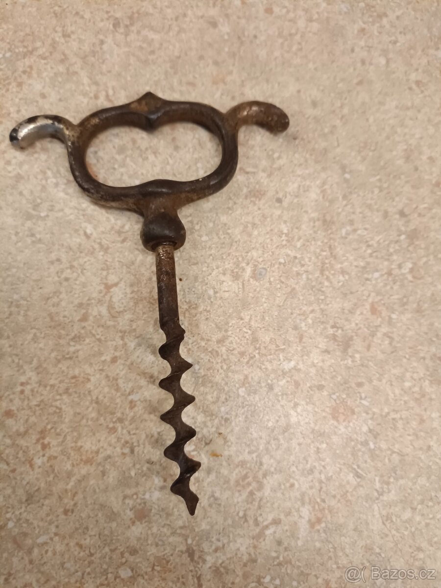 Retro Vývrtka 100 Kč a panenka - 2