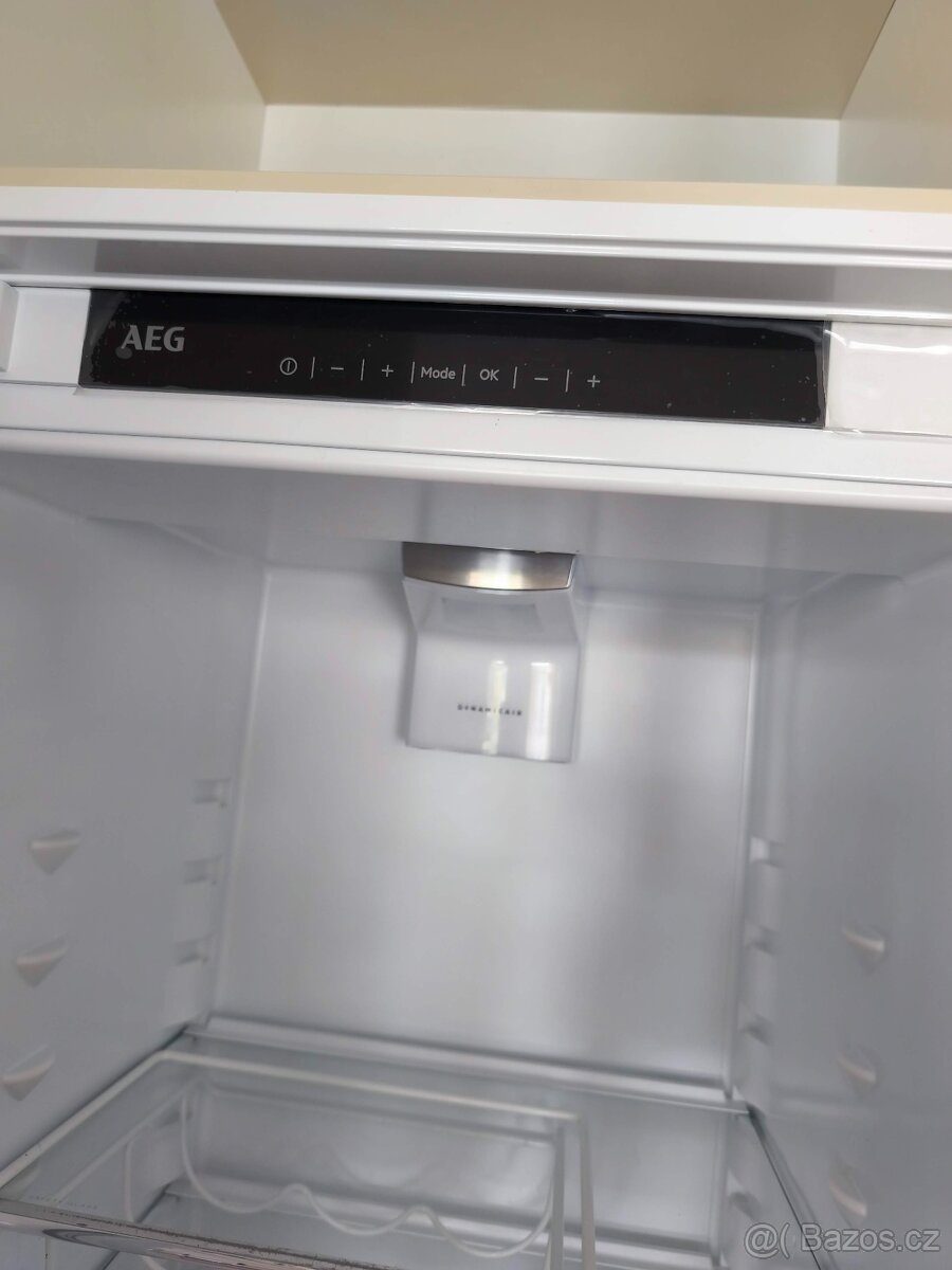 Lednice AEG 273L vestavěná V záruce - 2