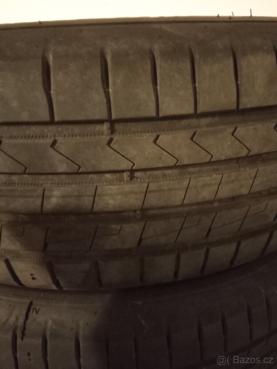 Letní pneu 215/65 R17 - 2