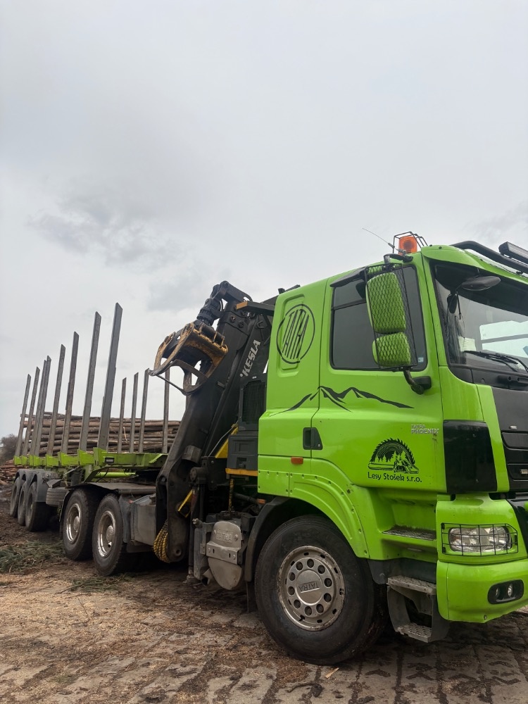 Lesovůz TATRA PHÉNIX- traktor - 2