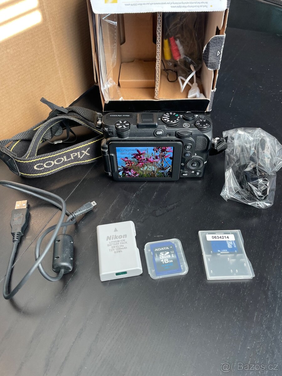 Nikon Coolpix P7700 - 2