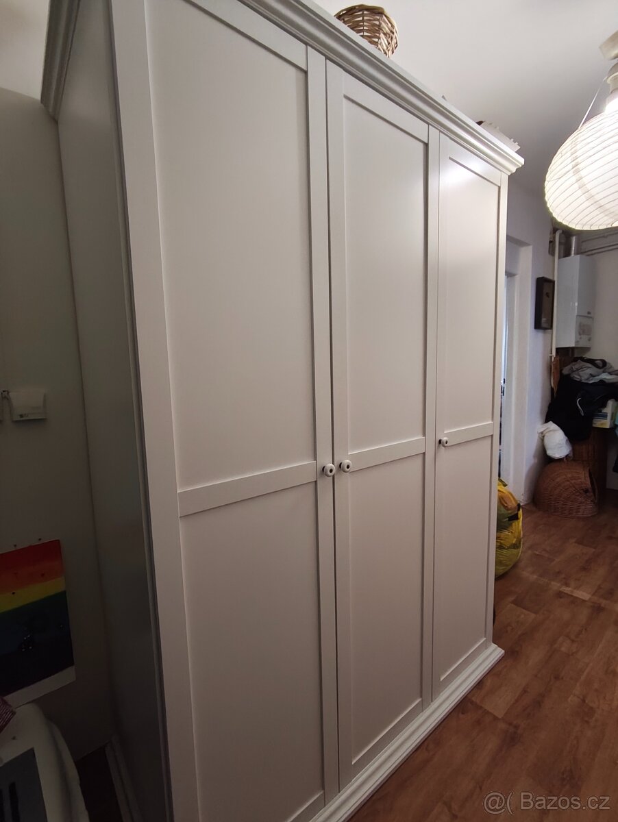 Šatní skříň - 2
