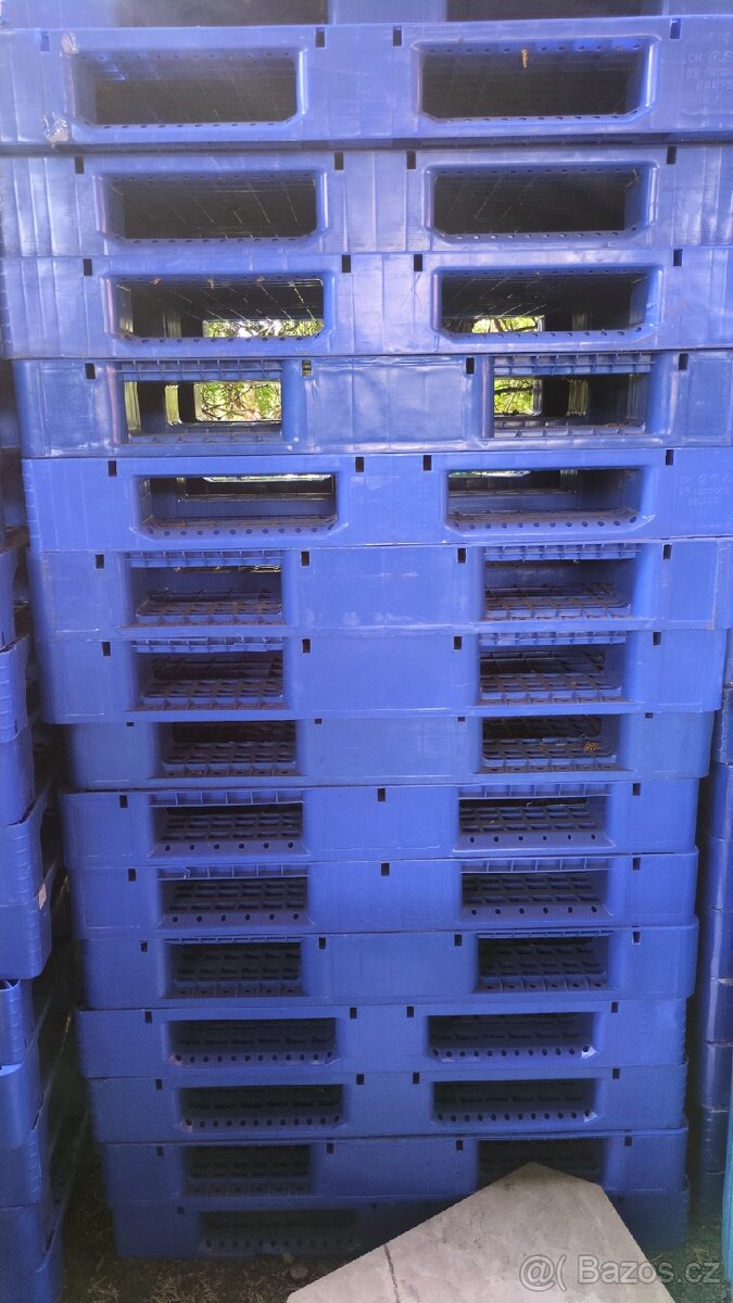 Palety plastové - 2