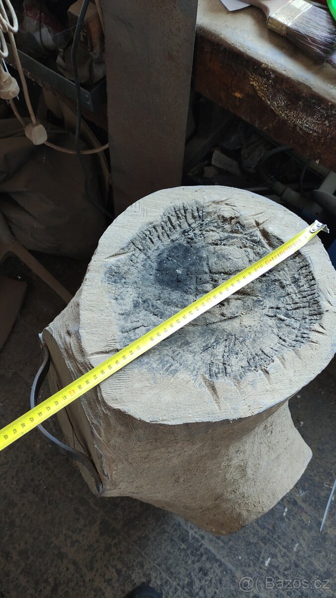 Dílenský špalek pod kovadlinu, aj. - 2