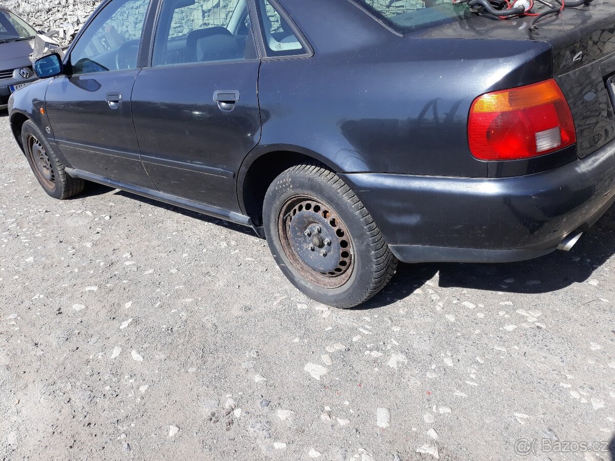 Prodám dily audi a4 1.6 , 1.8 benzín - 2