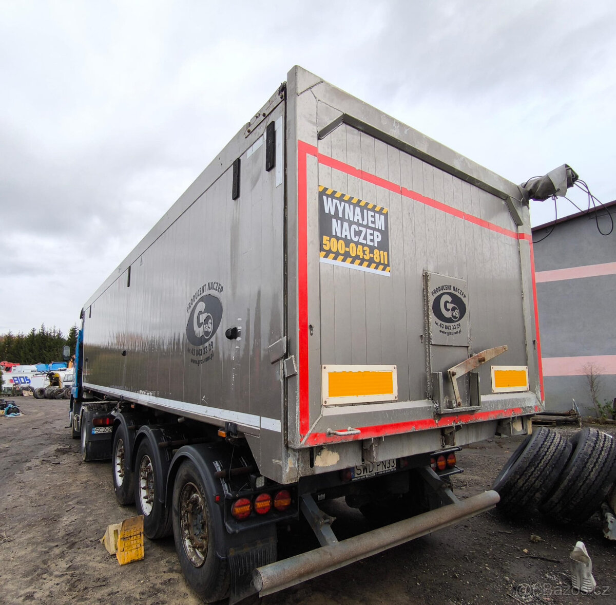 Sklápěcí návěs Gras 40m3, nápravy Mercedes, kotoučové brzdy - 2