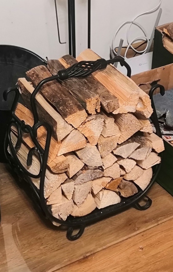 Kovaný koš na dřevo - 2