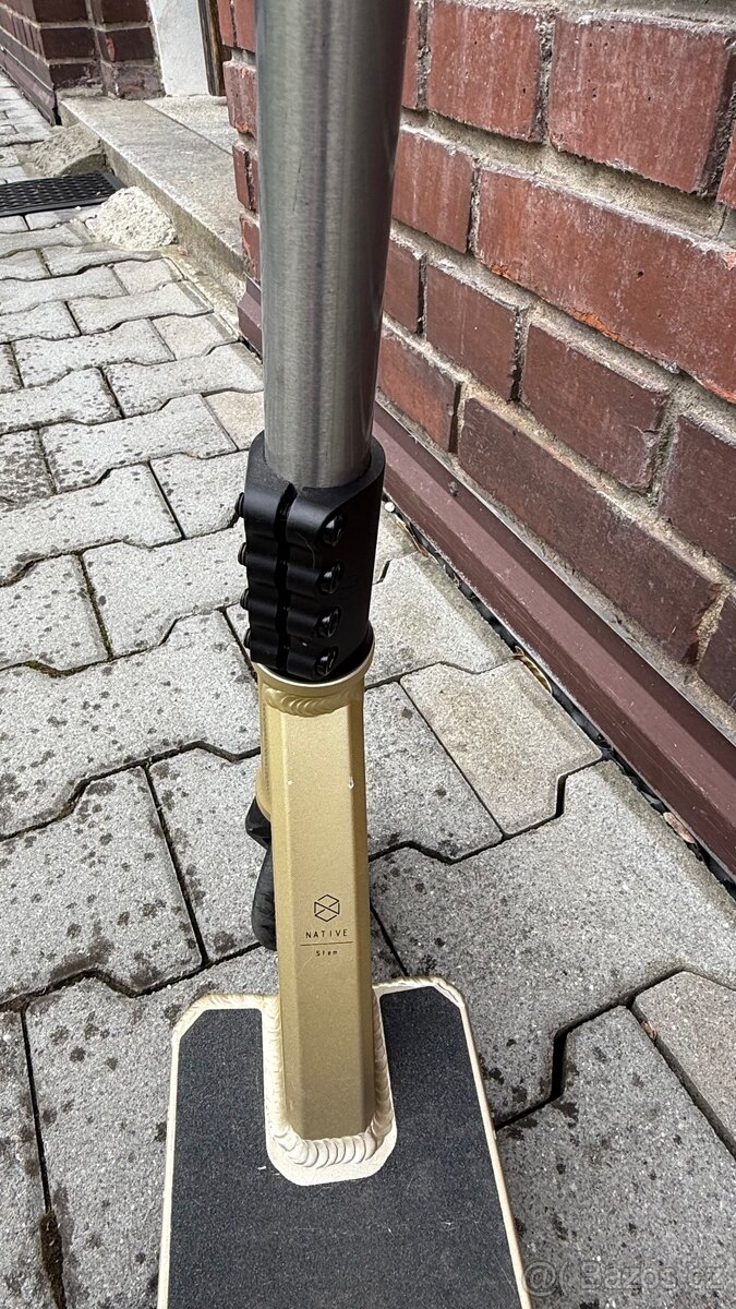 Freestyle koloběžka NATIVE Stem Med - 2