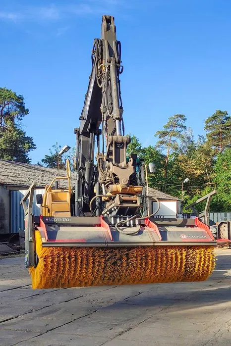 Rotační zametač na bagr - 2