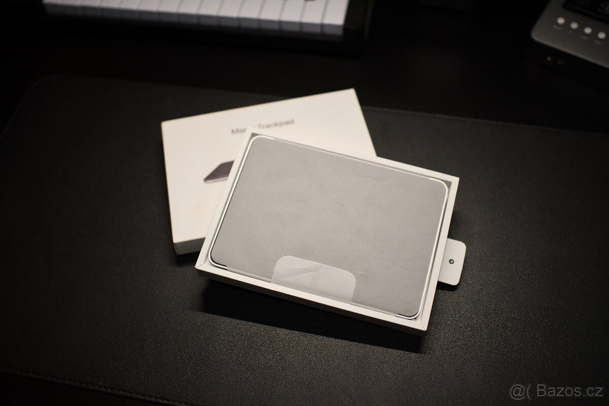 Apple Magic Trackpad (USB-C) – černý - 2