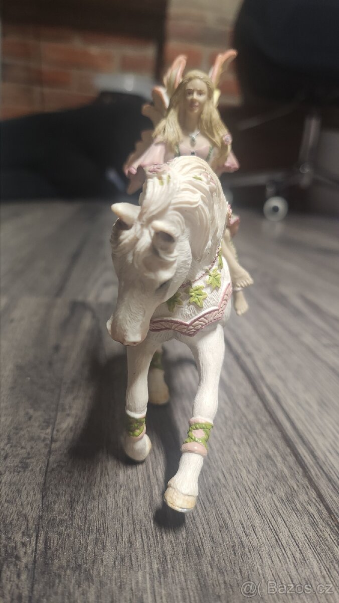 Schleich elfi víla s koněm - 2
