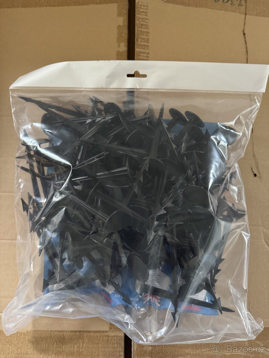 Prodám plastové hřeby - 2