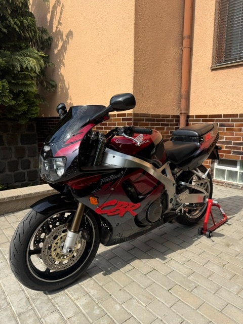 Honda CBR900RR Fireblade SC28 - 2
