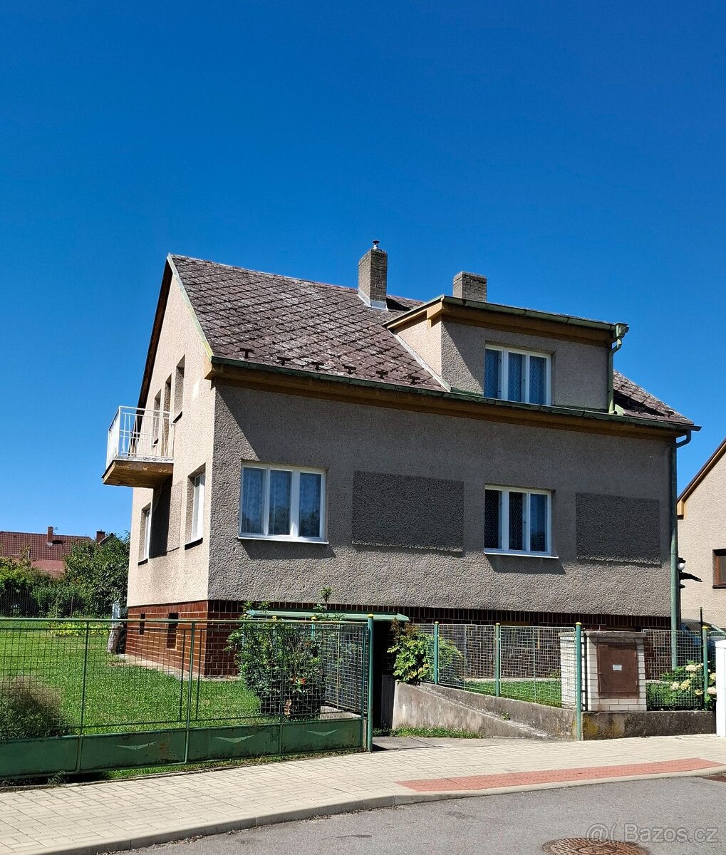 Prodej rodinného domu 4+1 se zahradou v Ronově nad Doubravou - 2