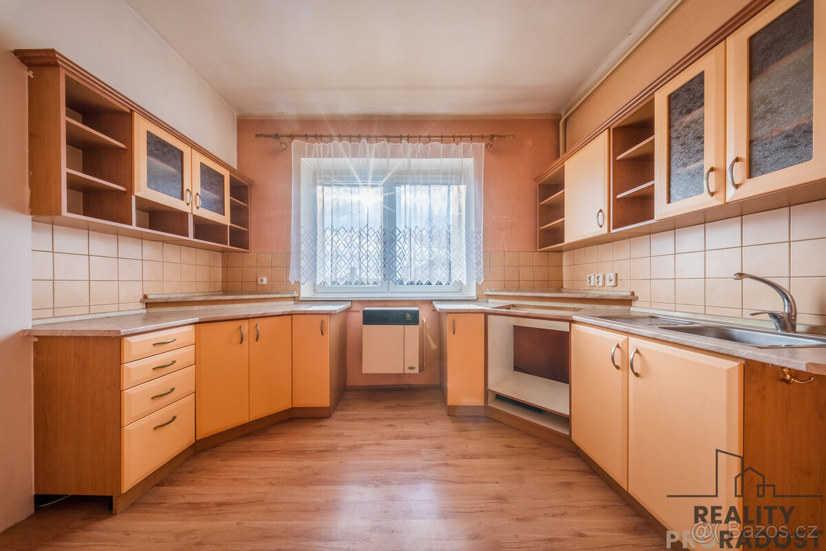 Prostorný byt 2 + kk v Bzenci - 2