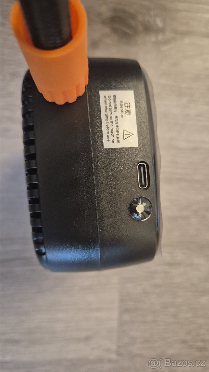 Přenosný nabíjecí kompresor / pumpa – USB-C, LCD displej
- 2