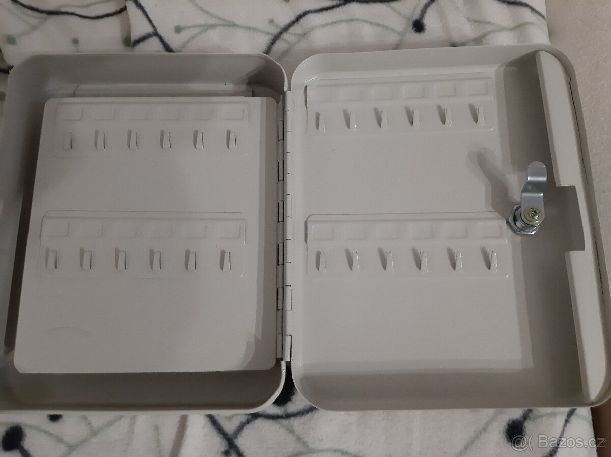 Uzamykatelná schránka pro 48 klíčů - 2