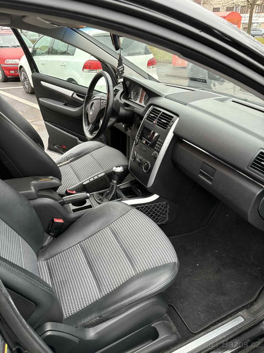 PRODÁM MERCEDES BENZ B 200 - 2