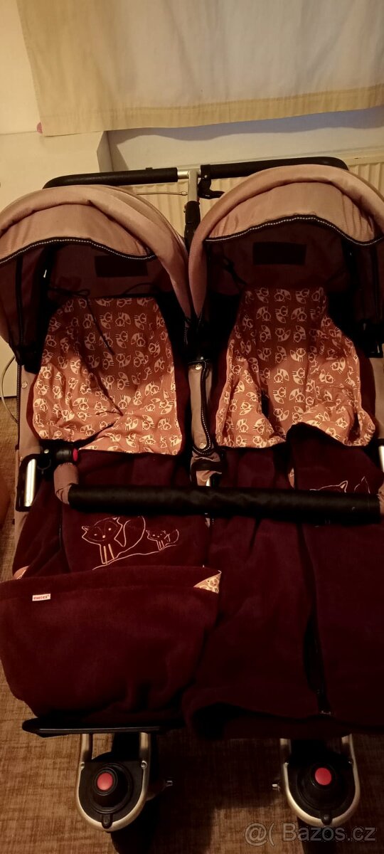 Kočárek TFK pro dvojčata hnědý - 2