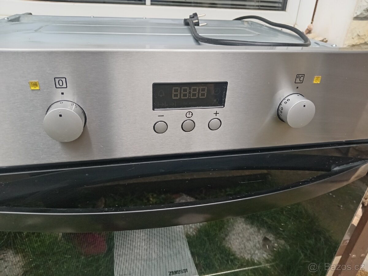Vestavná trouba Zanussi, horkovzduch - 2