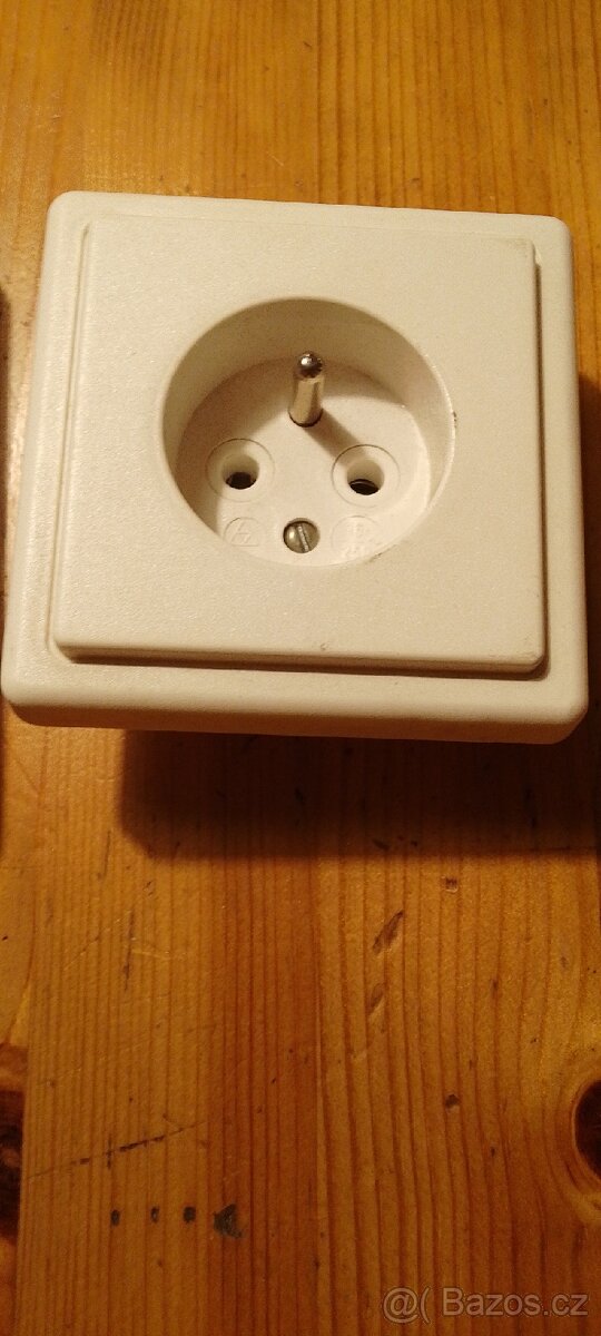 Zásuvky jednoduchea dvojite - 2