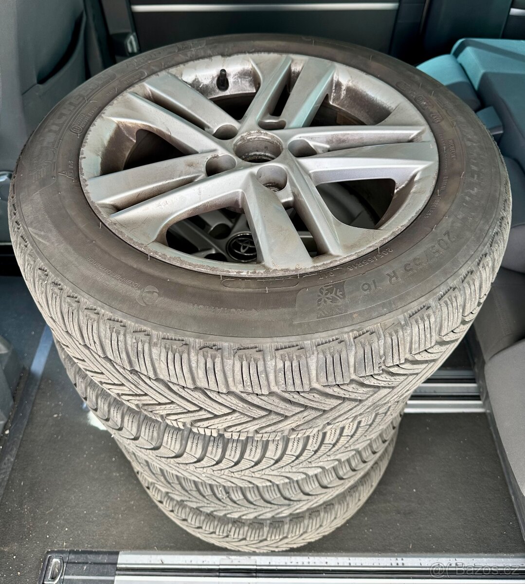TOYOTA - Alu kola 5x 114,3. /. R16 zimní pneu 205/55R16 - 2