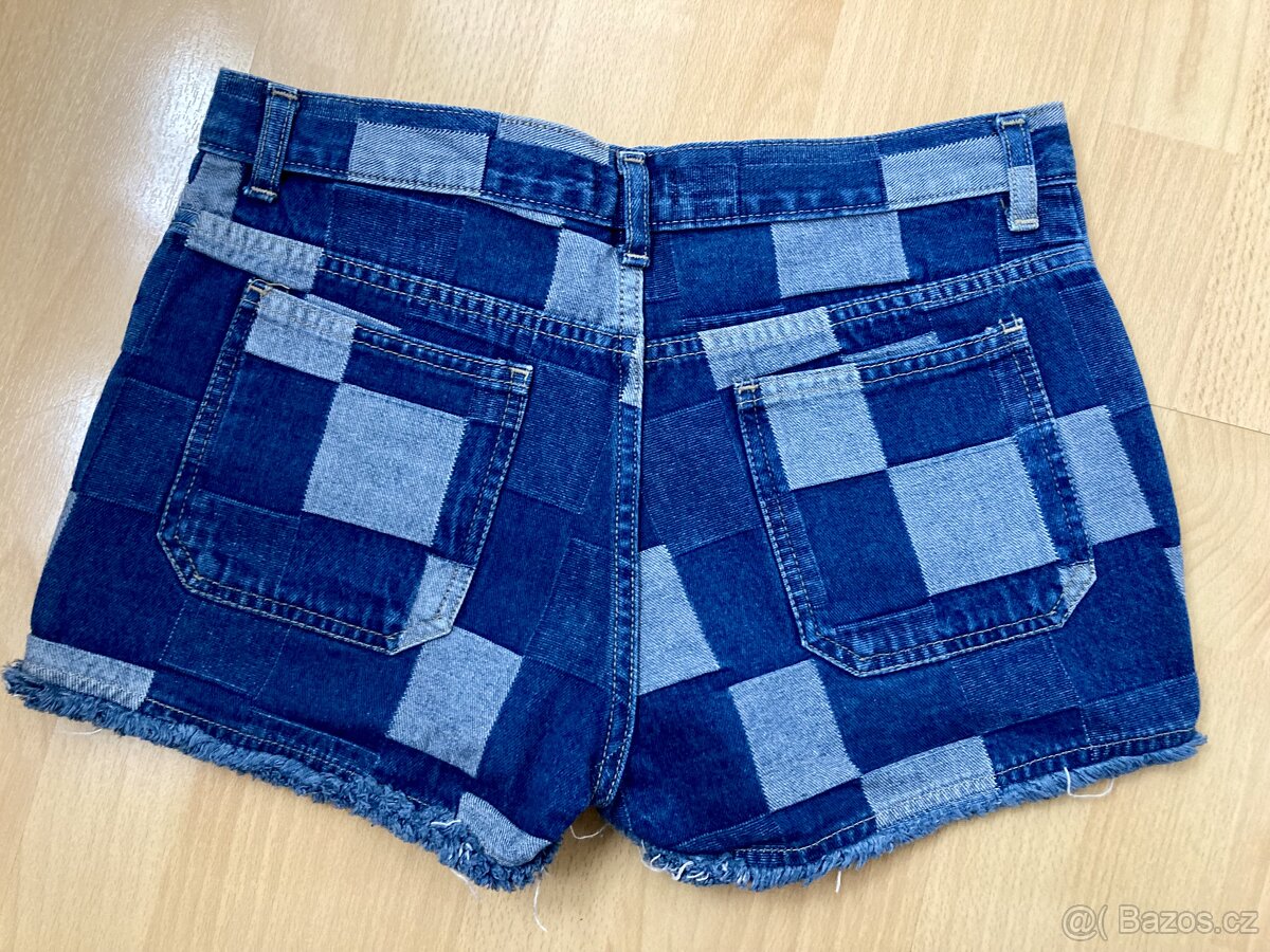Kostkované džínové šortky zn. Clockhouse vel. 38 - 2