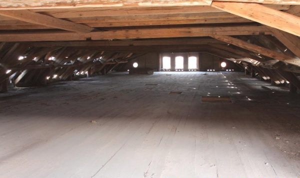 Staré Těšany trámy a staré prkna - 2