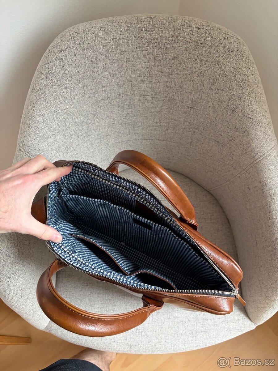 Hnědá kožená brašna na notebook - 2