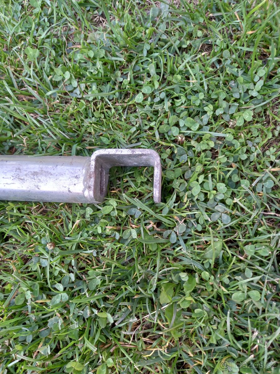 vzpěra z lešení - 2