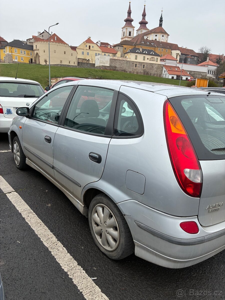 Nissan Almera Tino - 2