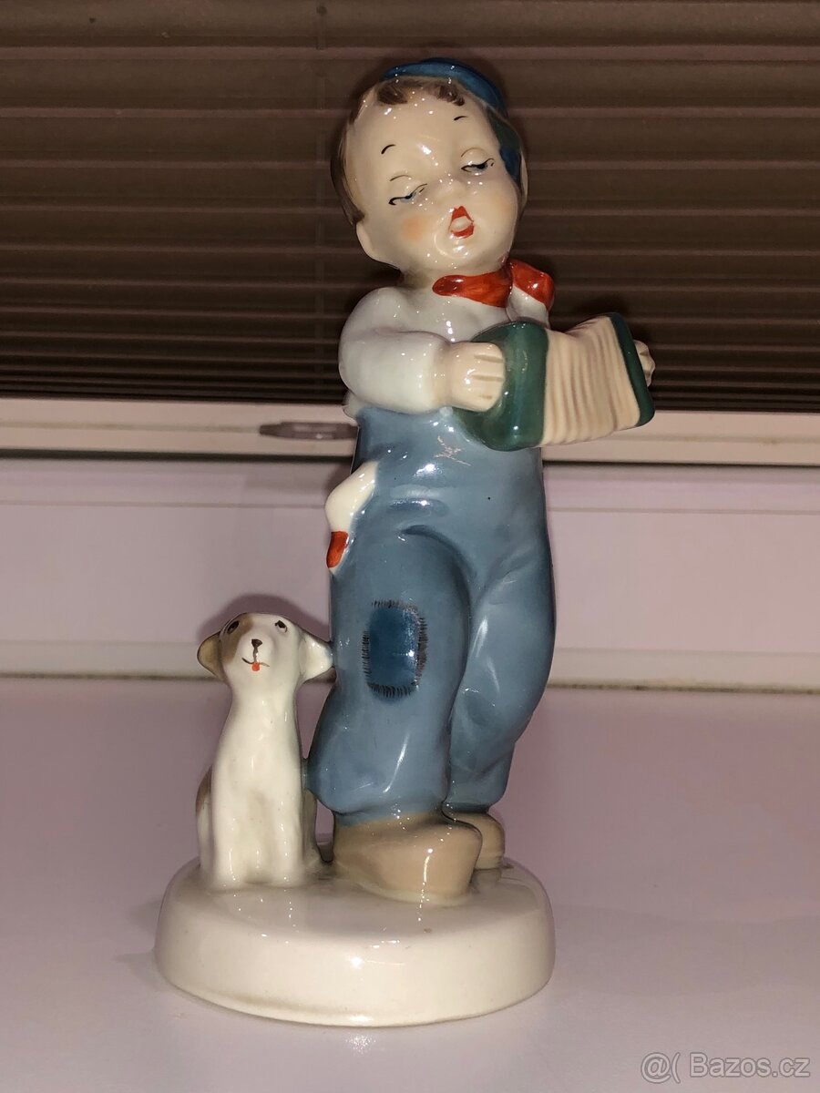 Retro porcelánová figurka Chlapec s harmonikou a psem - 2