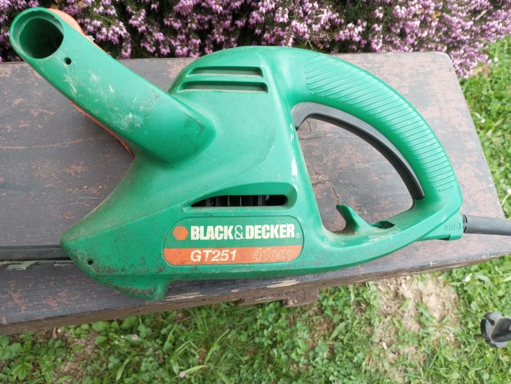 plotostřih Black & Decker 230 V - 2