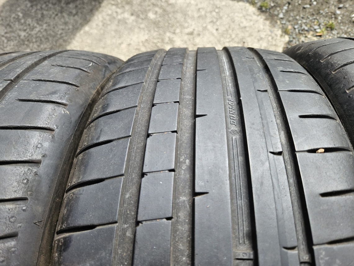 215/40R18 - 2